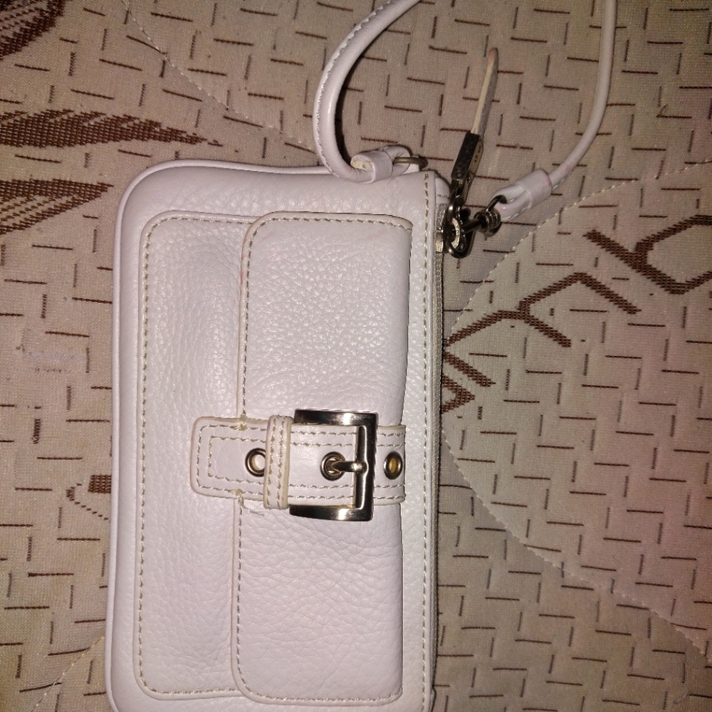Talbot White Wristlet